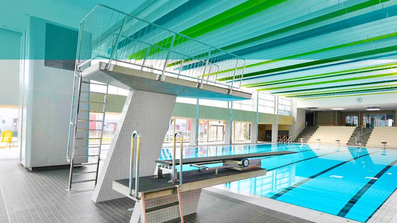 Sicht auf die beiden Sprungtürme 1 Meter und 3 Meter im Stadtbad Gotha